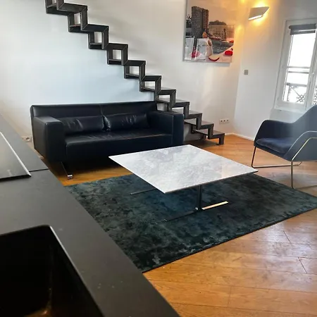 A Duplex With A Sacre Coeur's View *